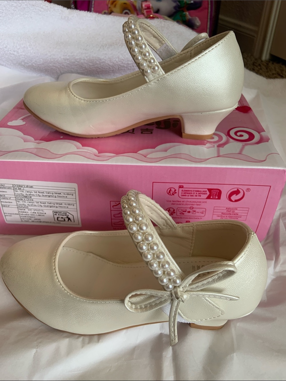 Girls Pearl Strap Cream Mary Jane Dress Shoes - Picture 4 of 12